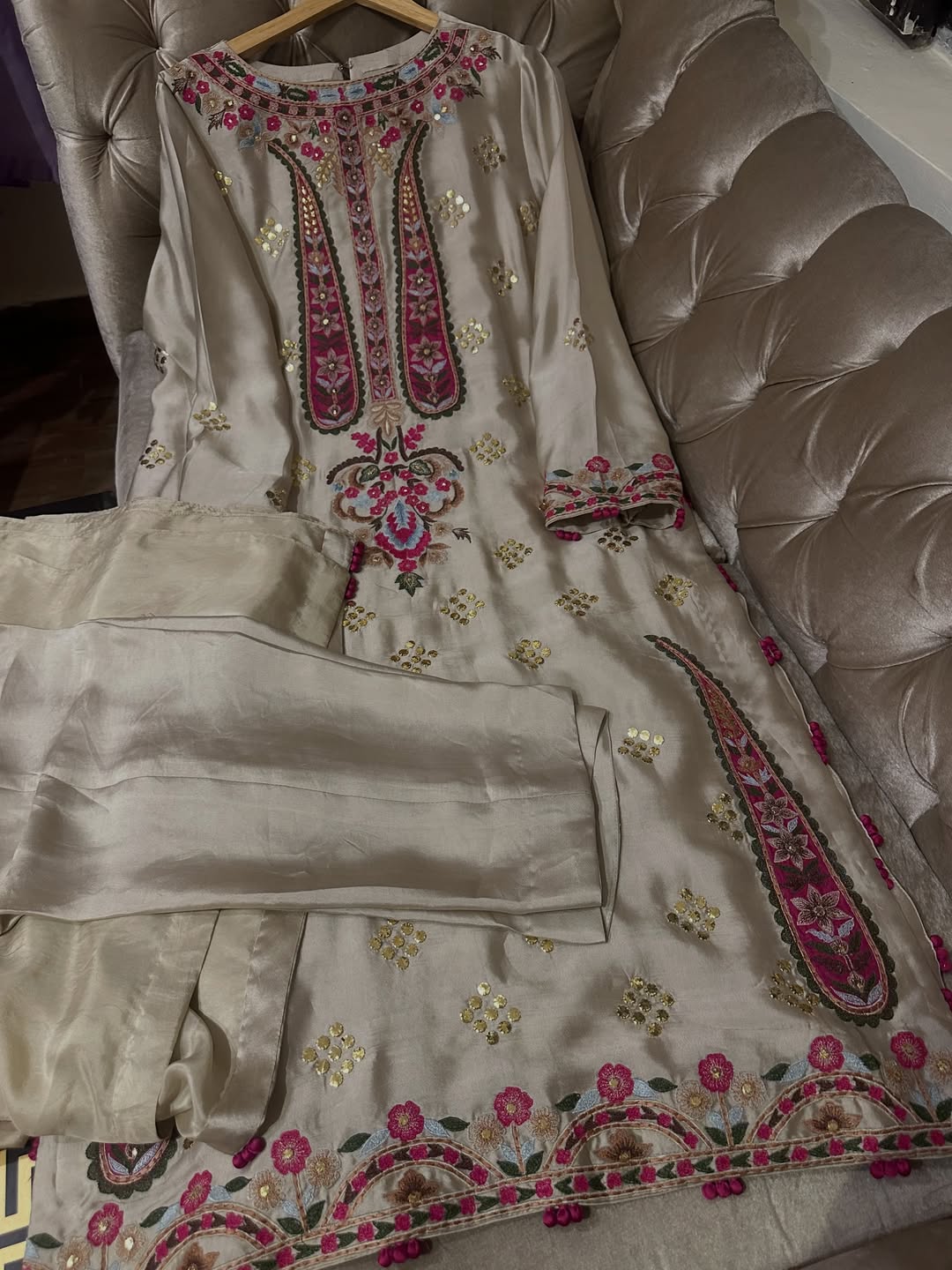 pakistanicoutureofficial_1779400683_3902217957770218883_2055210107